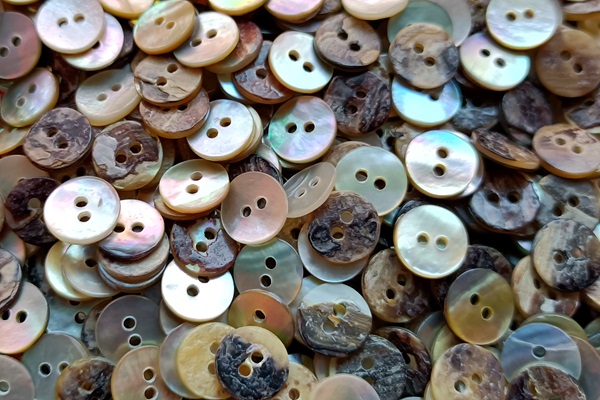 mother pearl button manufacturer