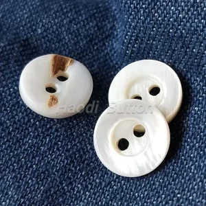 Two-hole genuine mother-of-pearl buttons