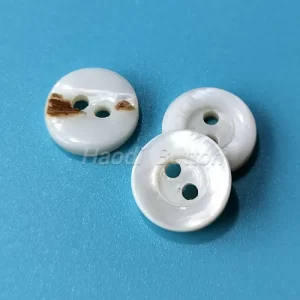 Two-hole genuine mother-of-pearl buttons